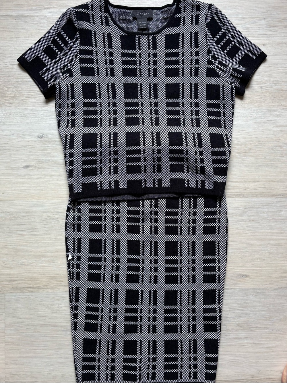 Gracia Black and Gray Windowpane Short Sleeve Knit Top
